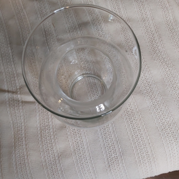 Glass vase (clear) centerpiece ready - Picture 4 of 4